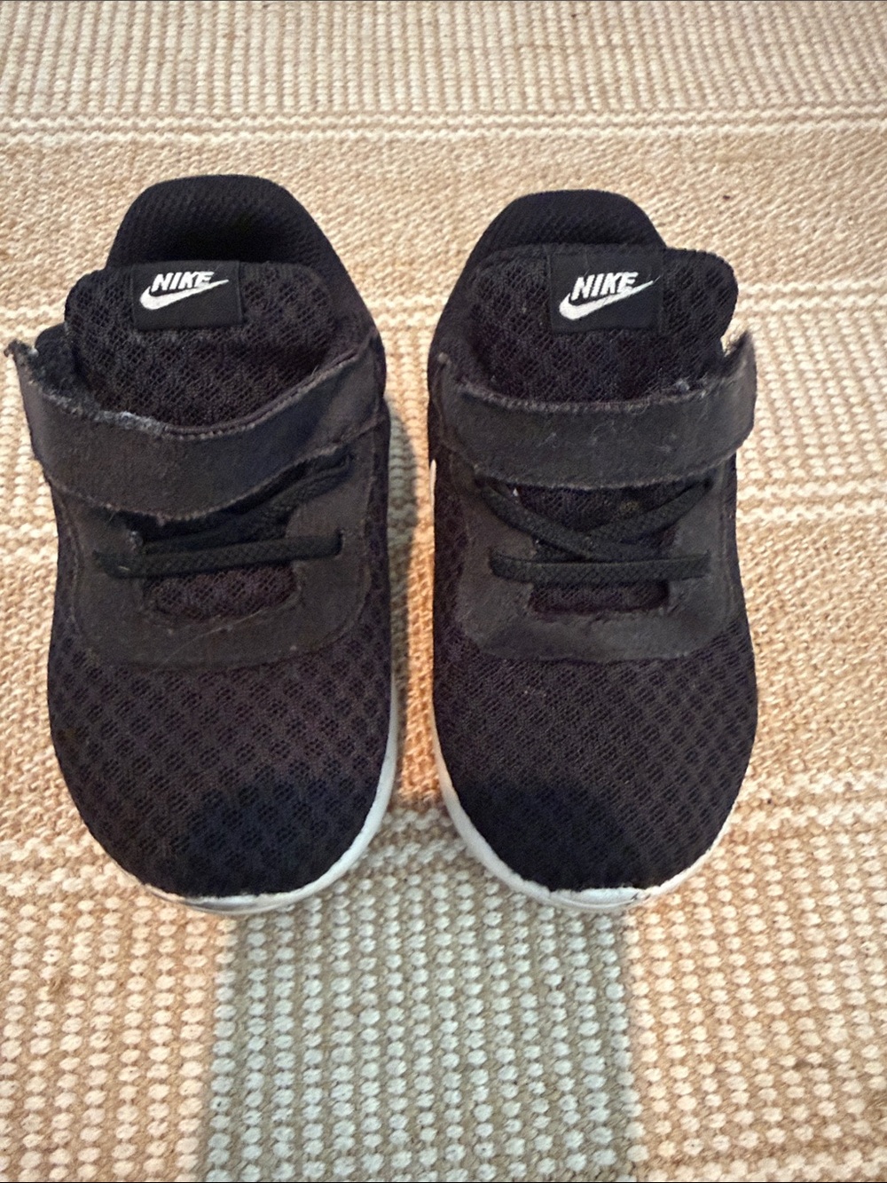 Nike Kids Black Mesh Hook-and-Loop Sneakers